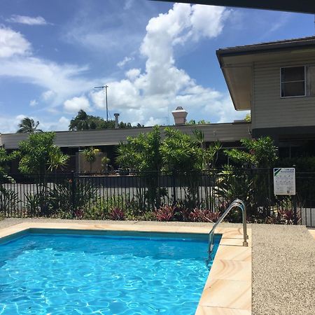 Country Plaza Motor Inn Mackay Dış mekan fotoğraf