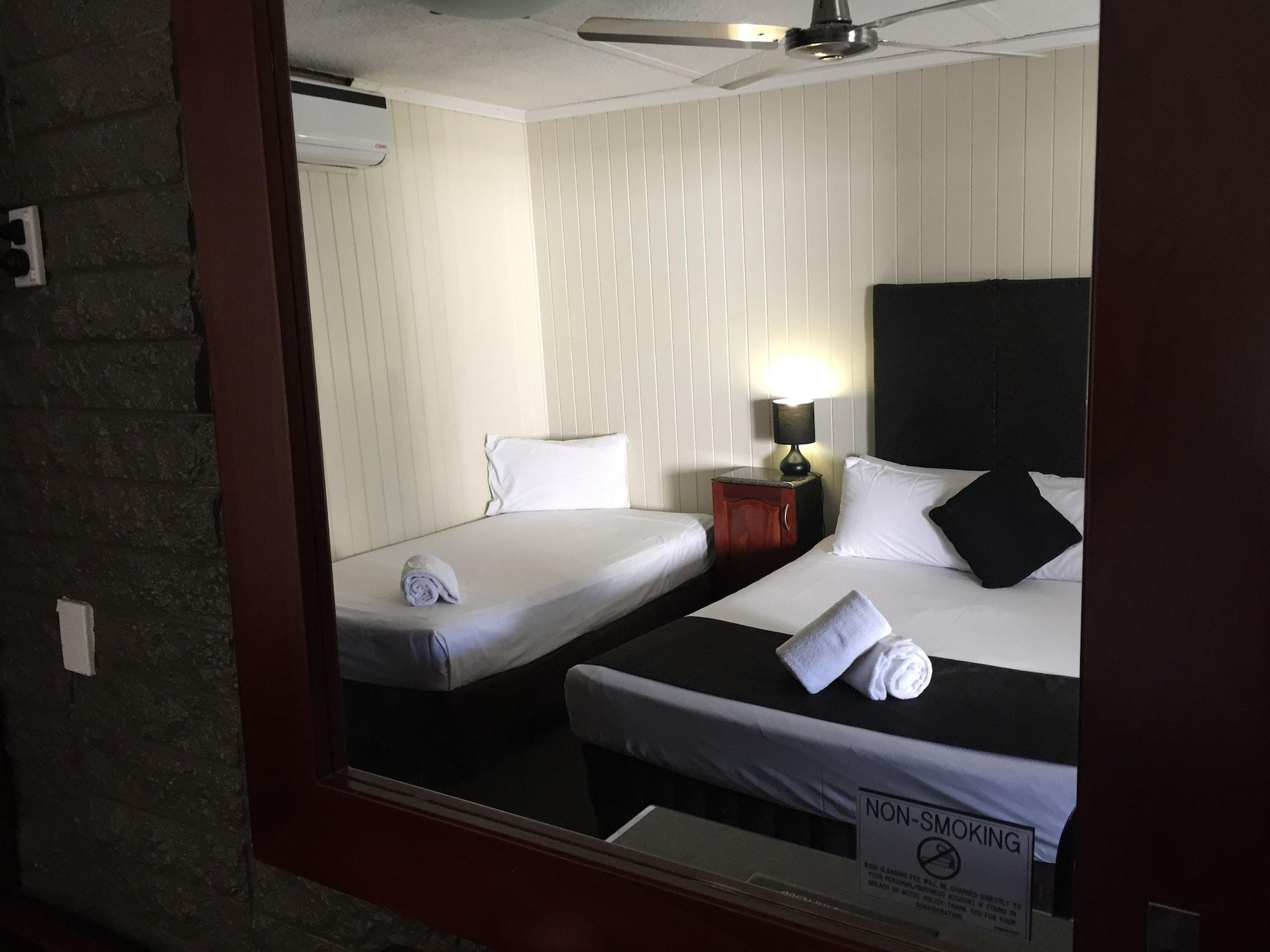 Country Plaza Motor Inn Mackay Dış mekan fotoğraf