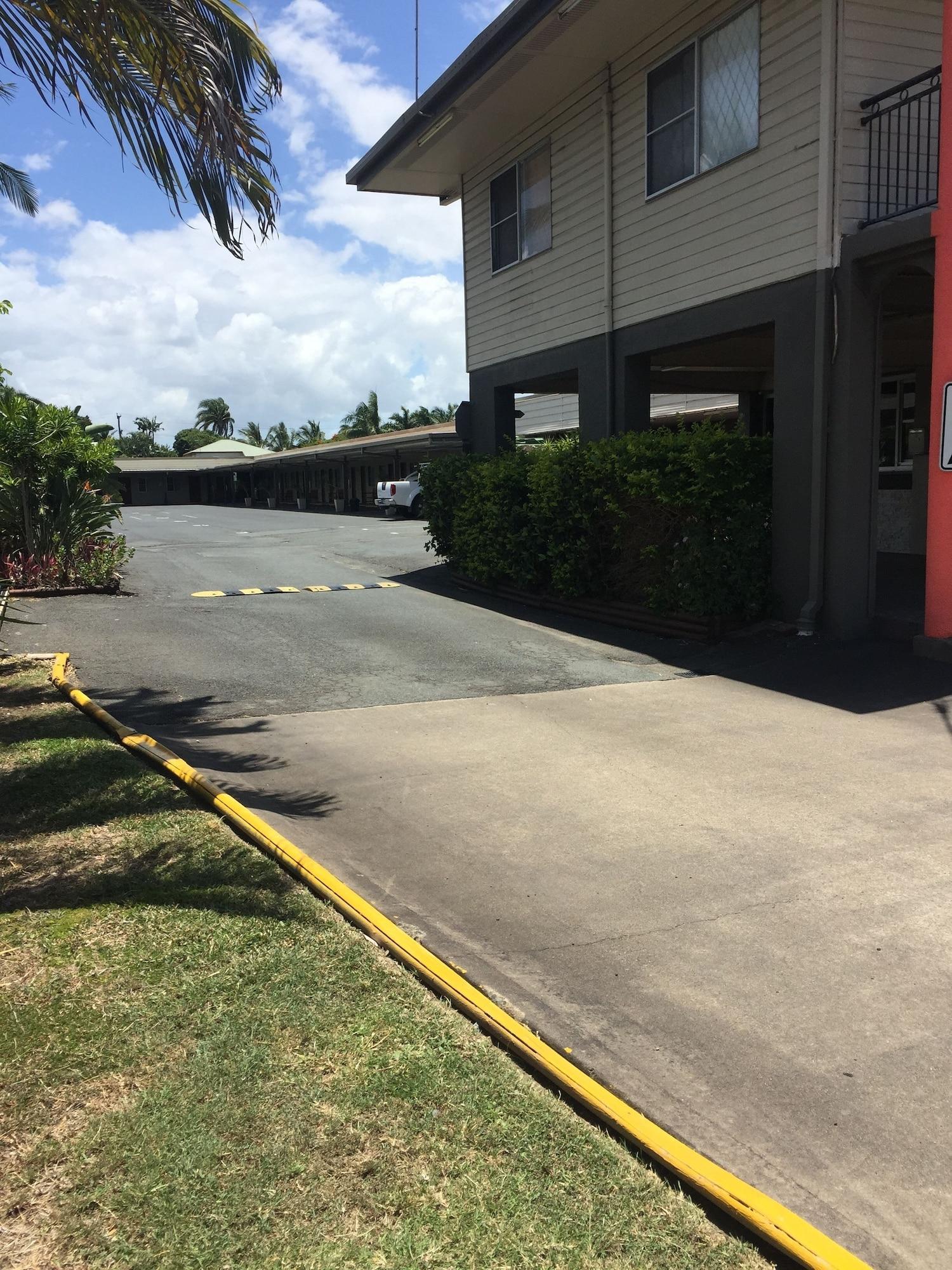 Country Plaza Motor Inn Mackay Dış mekan fotoğraf