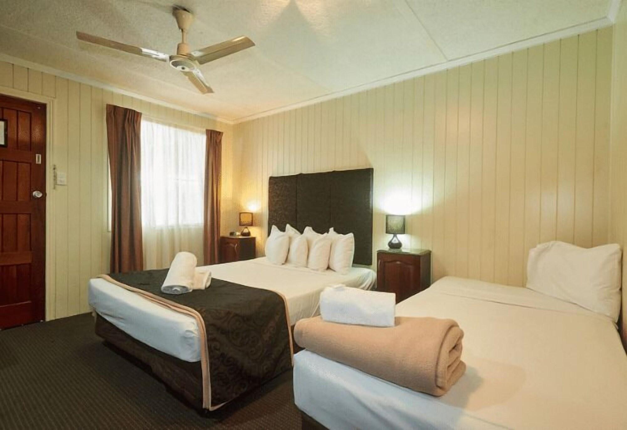 Country Plaza Motor Inn Mackay Dış mekan fotoğraf