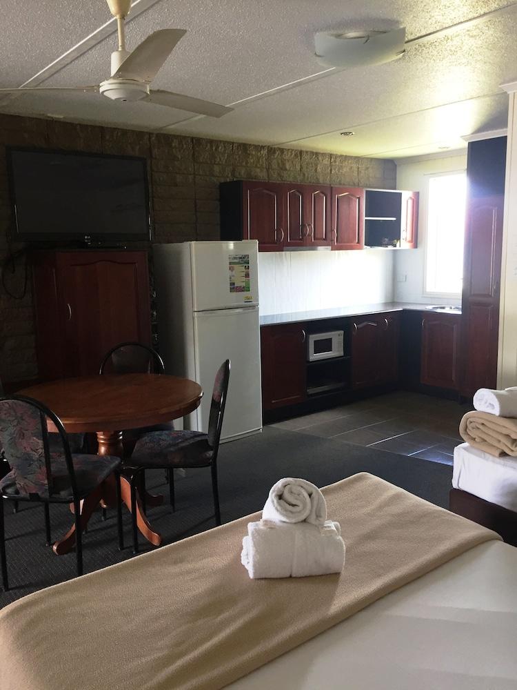 Country Plaza Motor Inn Mackay Dış mekan fotoğraf