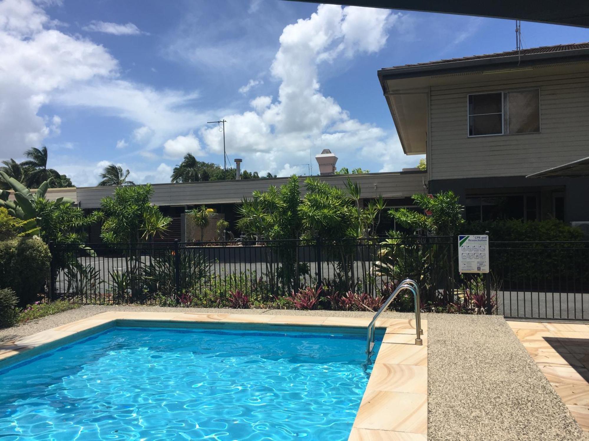 Country Plaza Motor Inn Mackay Dış mekan fotoğraf
