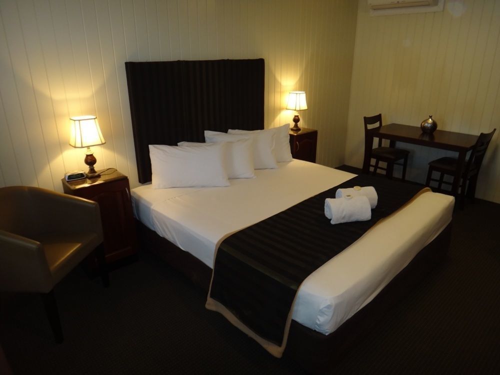 Country Plaza Motor Inn Mackay Dış mekan fotoğraf