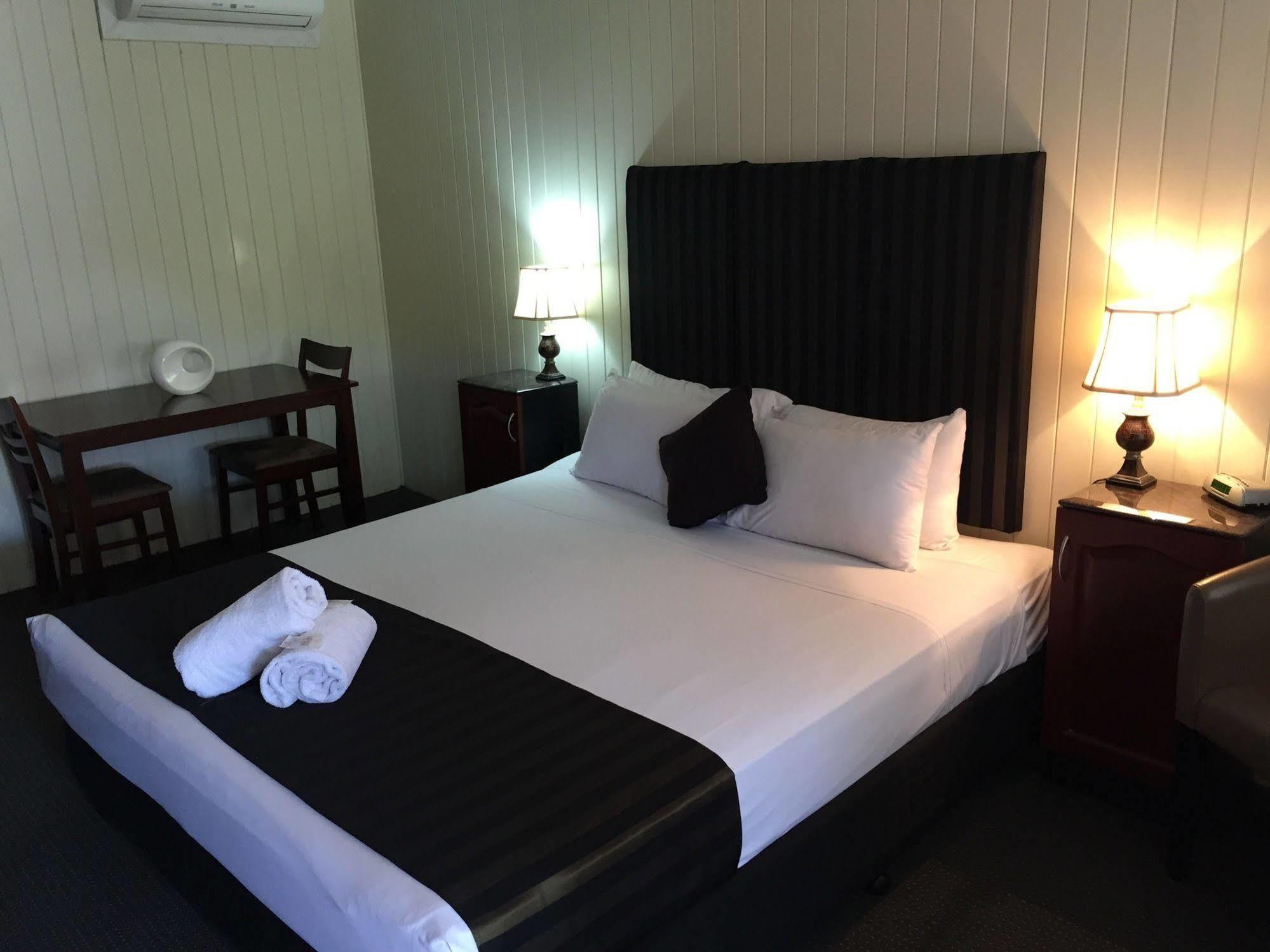 Country Plaza Motor Inn Mackay Dış mekan fotoğraf