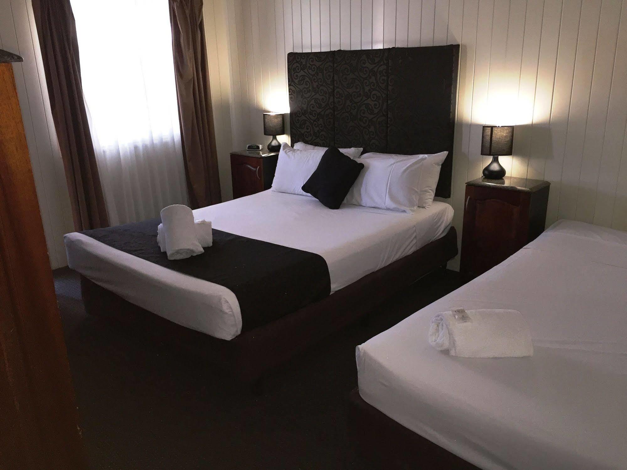 Country Plaza Motor Inn Mackay Dış mekan fotoğraf