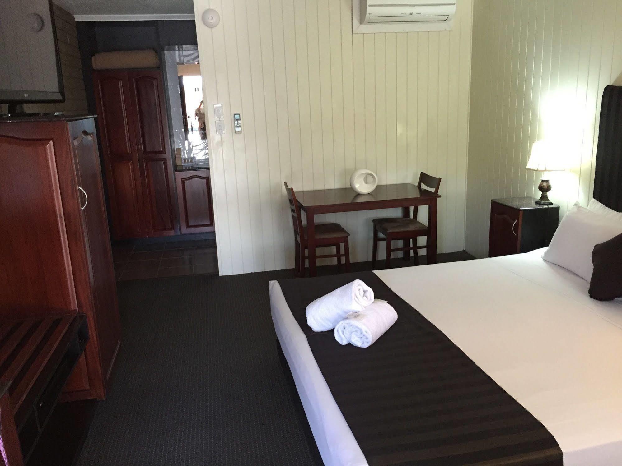 Country Plaza Motor Inn Mackay Dış mekan fotoğraf
