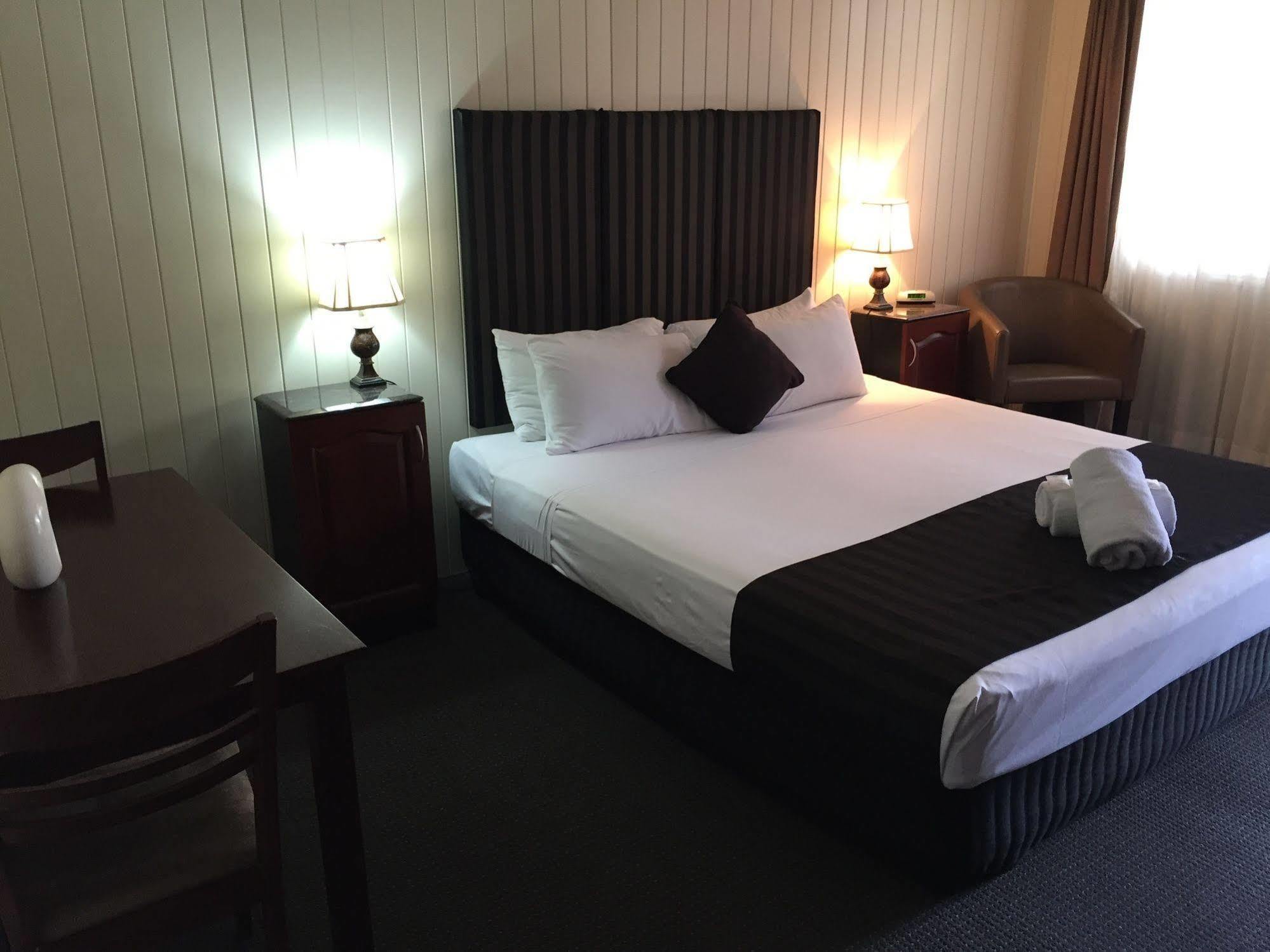 Country Plaza Motor Inn Mackay Dış mekan fotoğraf