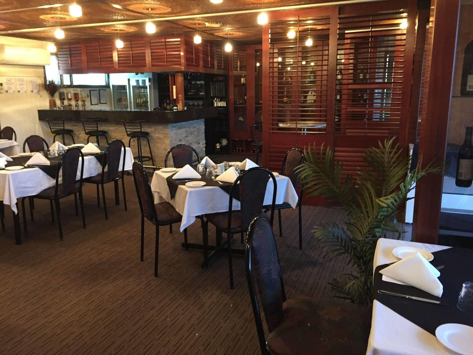 Country Plaza Motor Inn Mackay Dış mekan fotoğraf